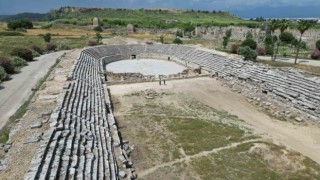 Gladyatör dövüşlerinin yapıldığı Perge Antik Kenti stadyumunun 5 bin kişilik kısmı açıldı