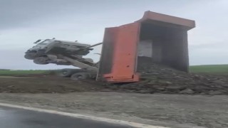 Görenler şaşırdı: Kamyon şaha kalktı