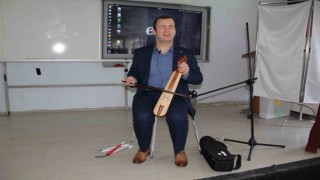 Görme engelli müzik öğretmeni azmi ile örnek oluyor