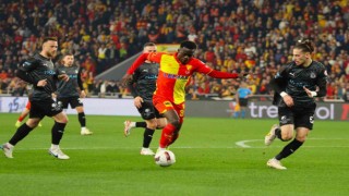 Göztepe, Anthony Dennisin sözleşmesini uzattı