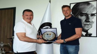 Göztepe Sportif Direktörü Ivan Manceden Manisa FKya ziyaret