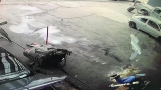 Gümüşhanede 7 metrelik çatıdan düşen reklamcı ağır yaralandı