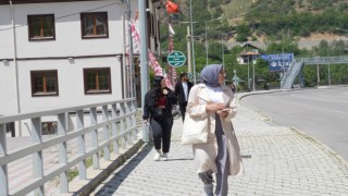 Gümüşhanede öğrenciler için tehlike oluşturan kayalar dağcılar tarafından temizlendi