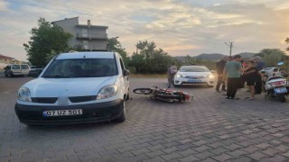 Hafif ticari araçla motosiklet çarpıştı: 1 yaralı