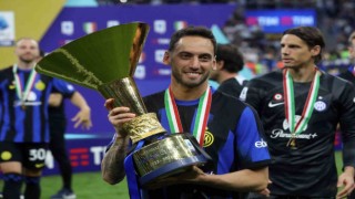 Hakan Çalhanoğlu, Serie Ada sezonun en iyi orta saha oyuncusu ödülüne aday gösterildi