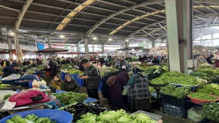 Halk pazarında fiyatlar düştü