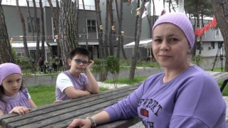 Hasta ikizleri için 10 yıldır ne televizyon izledi, ne güne gitti