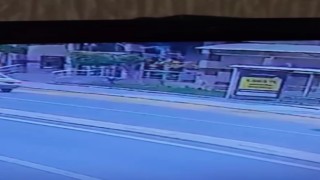 Hastane balkonundan düşen bir kişi yaralandı: O anlar kamerada
