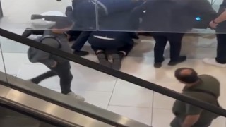 Hastanede kendine jiletle zarar verdi, güvenlikler son anda yetişti