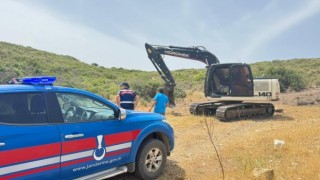 Hazine arazisinde kaçak kazı yapan şüpheli yakalandı