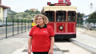 Hem günde 500 yolcu taşıyor hem de ev işlerini aksatmıyor