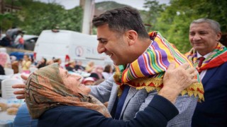 Hıdırellez şenliklerinde hem çilek topladılar, hem türkü söylediler