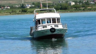 Hiltondan Van Gölünde tekne turu keyfi