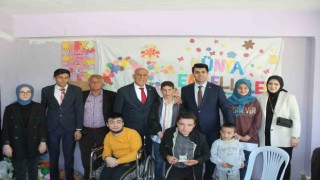 Hisarcık Kaymakamı Bahar ve Başkan Demirtaş özel öğrencilerle bir araya geldi