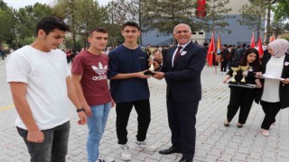 Hisarcıkta yarışmalarda dereceye giren öğrenciler ödüllendirildi