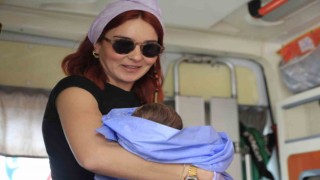 Hurdaya dönen araçtan çıkan bebek ve çocuğa 112 Acil Anne