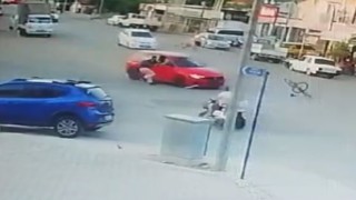 Husumetlisinden kaçtığı iddia edilen sürücü, otomobiliyle bisikletliye çarptı: 1 ölü