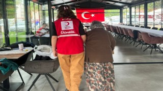 Huzurevindeki anneler unutulmadı