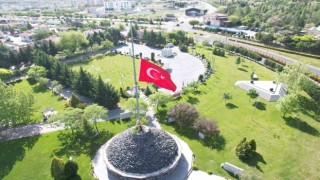 İç Anadoluda bayraklar yarıya indirildi