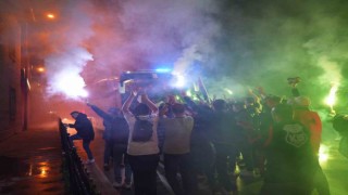 İki futbolcusu yaralanan Kastamonuspora taraftarlardan muhteşem karşılama