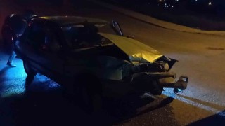 İki otomobilin çarpıştığı kazada 3 kişi yaralandı