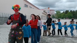 İlköğretim öğrencileri üniversite öğrencileriyle şenlendi