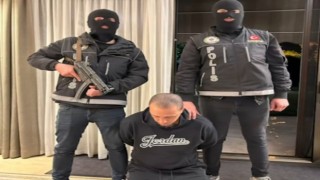 Interpol kırmızı bülteniyle aranan yabancı uyruklu 2 şahıs İstanbulda yakalandı