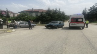 Ispartada iki otomobil çarpıştı: 2 yaralı