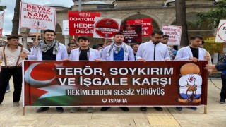 Ispartada sağlık çalışanları Filistin için yürüdü
