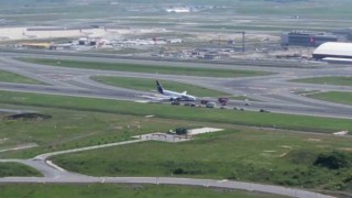 İstanbul Havalimanında gövdesi üzerine inen Fedex uçağı havadan görüntülendi