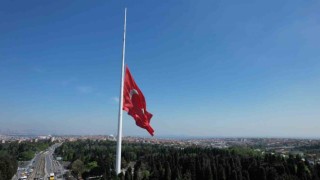 İstanbulda bayraklar yarıya indirildi