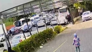 İstanbulda polise direnen şüphelilerle arbede kamerada: Asker kaçakları polise saldırdı