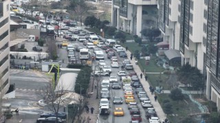 İstanbulda taşıt yoğunluğu dikkat çekiyor, 53 ilin toplamı kadar araç trafiğe kayıtlı