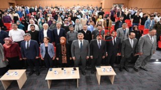 İstiklal Marşı okunurken ayağa kalkmayan araştırma görevlisi açığa alındı