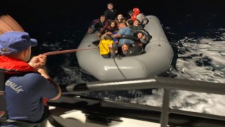 İzmir açıklarında 50si çocuk 186 göçmen karaya çıkartıldı