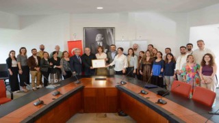 İzmir Ekonomi zirveye çıktı