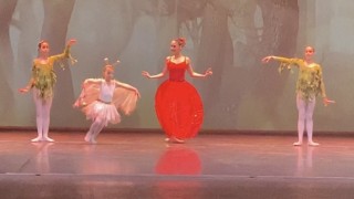 İzmirde balerinlerin gösterisi hayran bıraktı