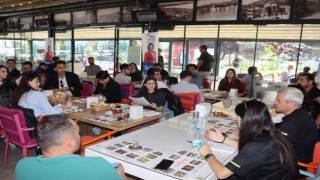 İzmit Belediyesi, 19 Mayısa gençlerle hazırlanıyor