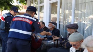 Jandarma Komutanlığından vatandaşlara broşür dağıtımı yapıldı