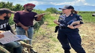 Jandarmadan mevsimlik tarım işçilerine KADES bilgilendirmesi