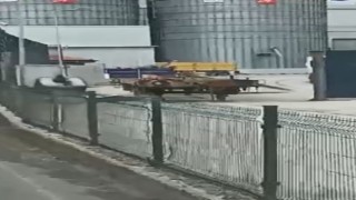 Kaçan vagon liman kapılarını patlattı: O anlar kamerada
