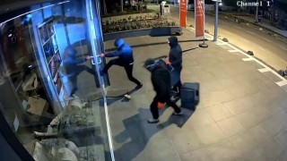 Kadıköyde dakikalar içerisinde 2 buçuk milyonluk mücevher hırsızlığı kamerada