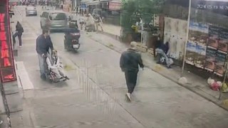 Kadıköyde pitbull cinsi köpek çevredekilere saldırdı