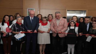 Kağıt Rölyef Atölyesi kursiyerleri yıl boyunca yaptıkları tabloları sergiliyor