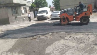 Kahramanmaraşta mahallelerde asfalt tamiratı çalışmaları devam ediyor