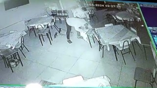 Kahvehaneyi bastılar, çalışanı darp ettiler
