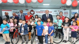 Kan bağışı yapılmasına katkı sağlayan öğrencilere ödül