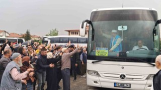 Karamandan ilk hac kafilesi dualarla uğurlandı