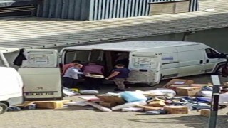 Kargo çalışanlarının pes dedirten çalışma yöntemi: Paketleri böyle fırlattılar