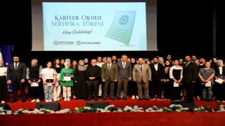 Kariyer Okulunu tamamlayanlar belgelerini aldı